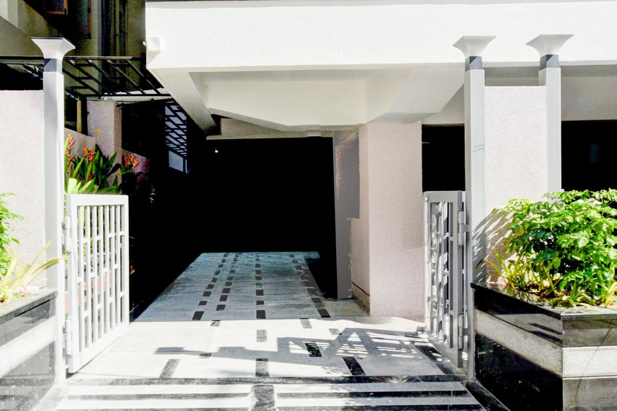 Townhouse Aarav Business Hotel Hyderabad Exterior photo