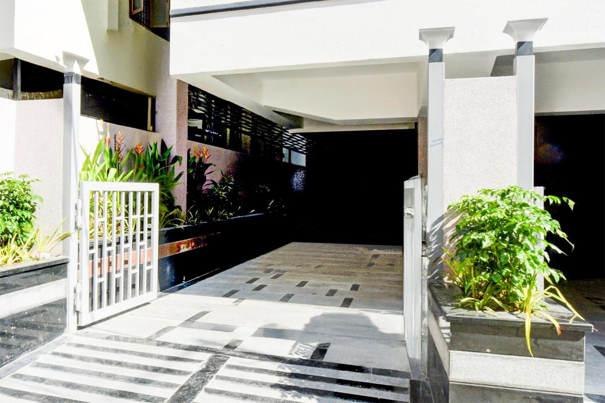 Townhouse Aarav Business Hotel Hyderabad Exterior photo