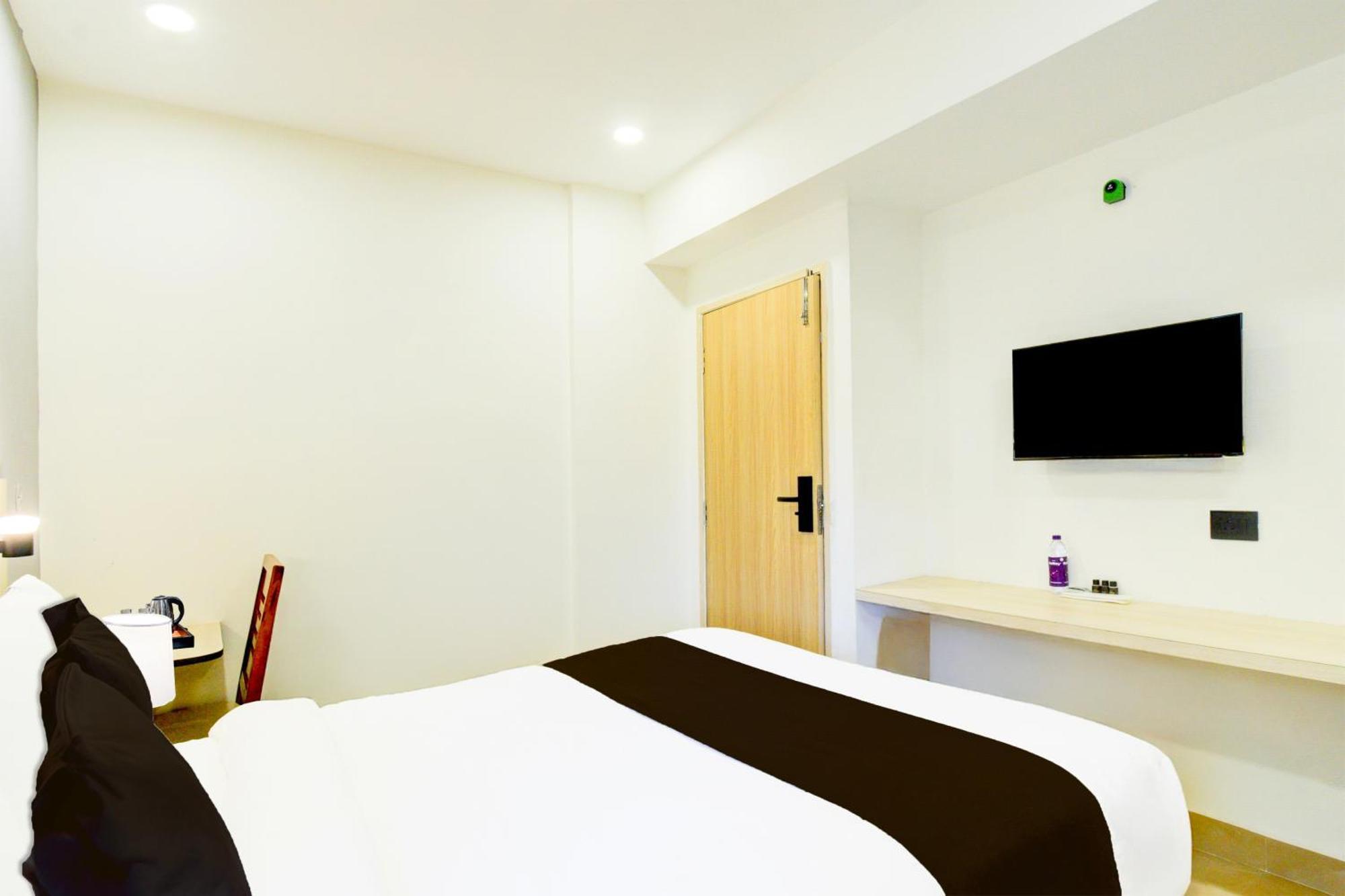 Townhouse Aarav Business Hotel Hyderabad Exterior photo
