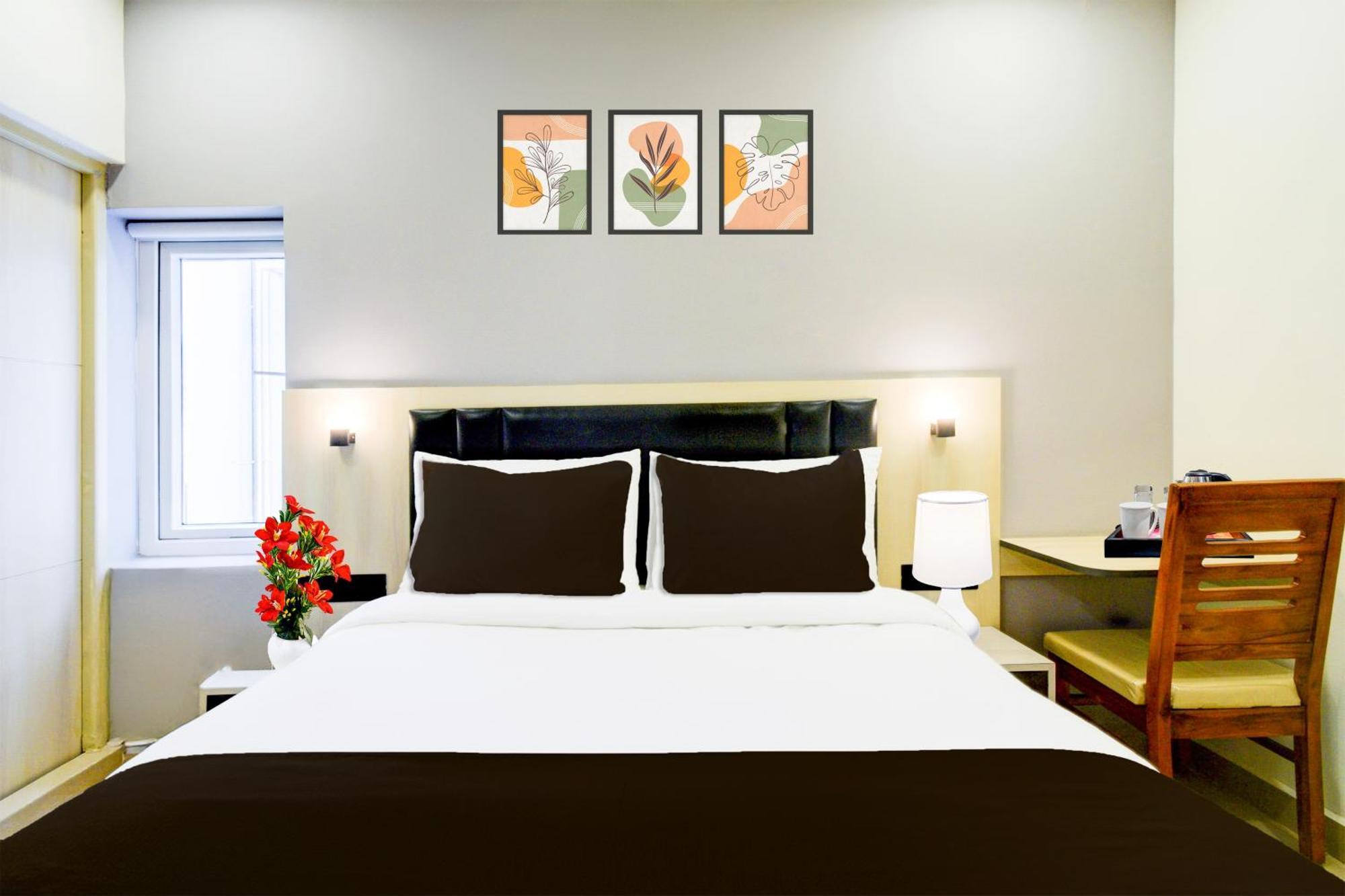 Townhouse Aarav Business Hotel Hyderabad Exterior photo