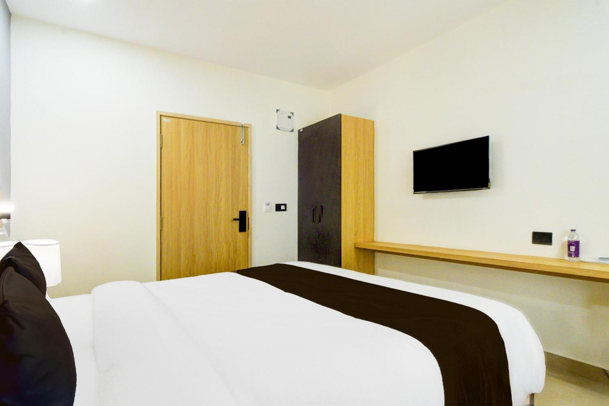 Townhouse Aarav Business Hotel Hyderabad Exterior photo