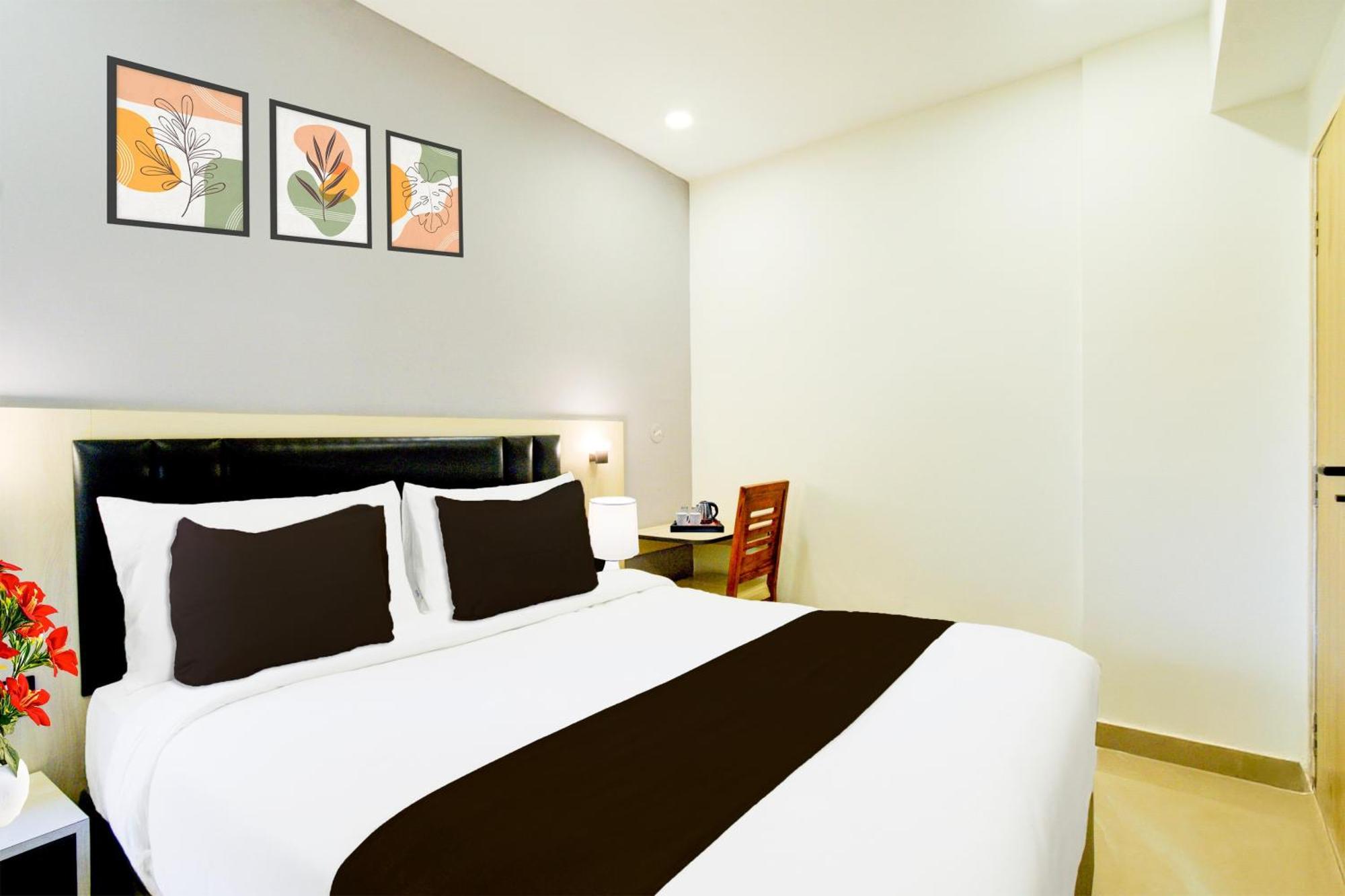 Townhouse Aarav Business Hotel Hyderabad Exterior photo