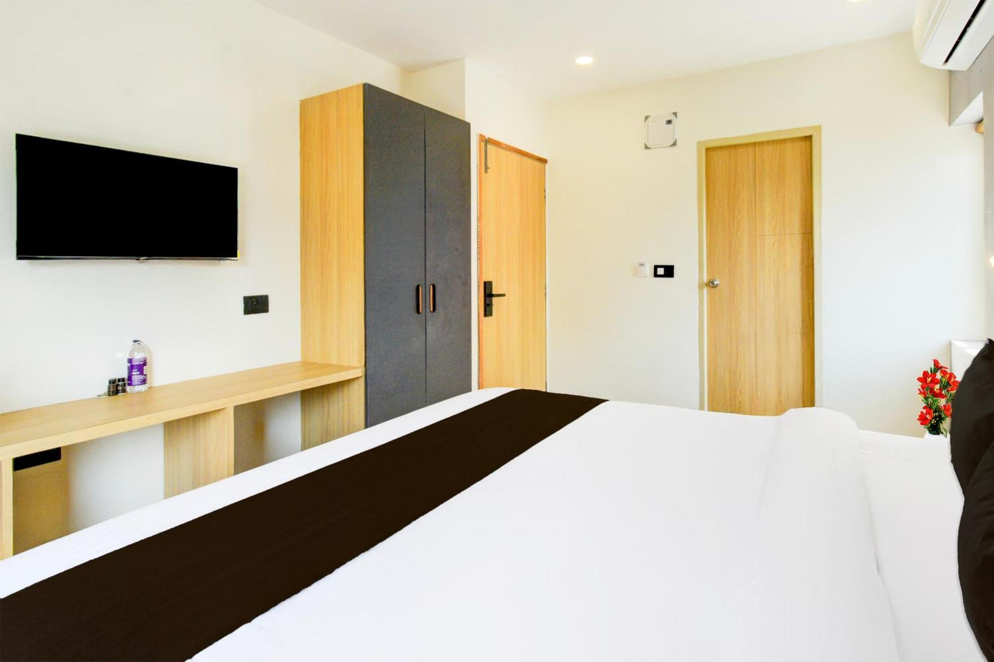 Townhouse Aarav Business Hotel Hyderabad Exterior photo